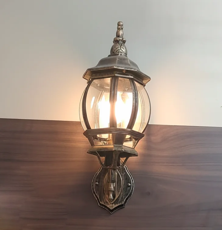 LÁMPARA PARA FACHADA COLOR ORO VIEJO