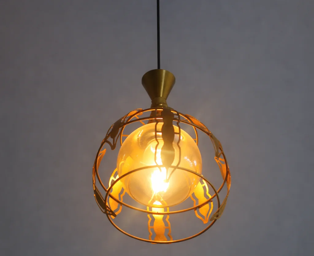 LÁMPARA COLGANTE DORADA